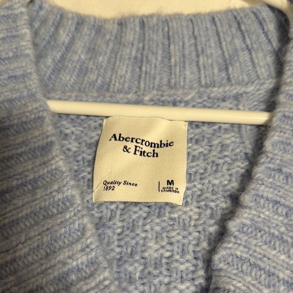 Abercrombie light blue sweater - Picture 2 of 2